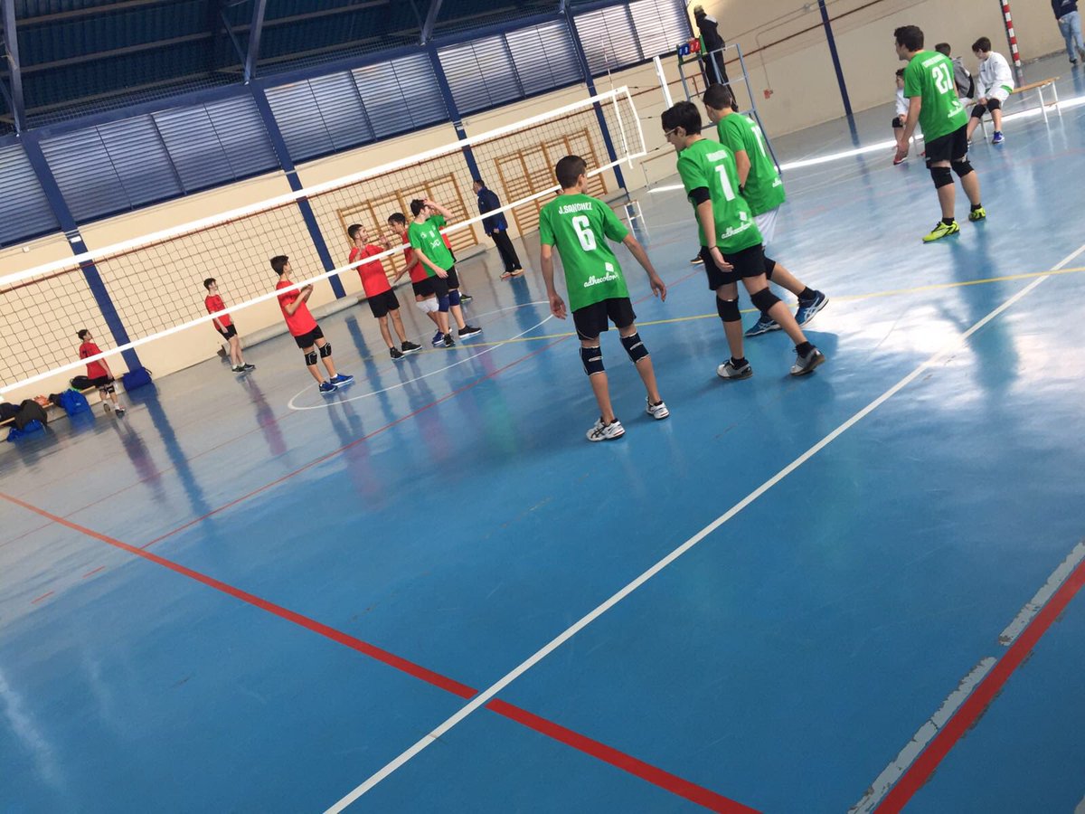 VoleyJUN's tweet photo. No hubo selección granadina cadete,pero el voley masculino de Granada no está muerto!Triangular entre @VoleyJUN , @VbEscolapios y #CVIMotril https://t.co/XZYfvH9iZO
