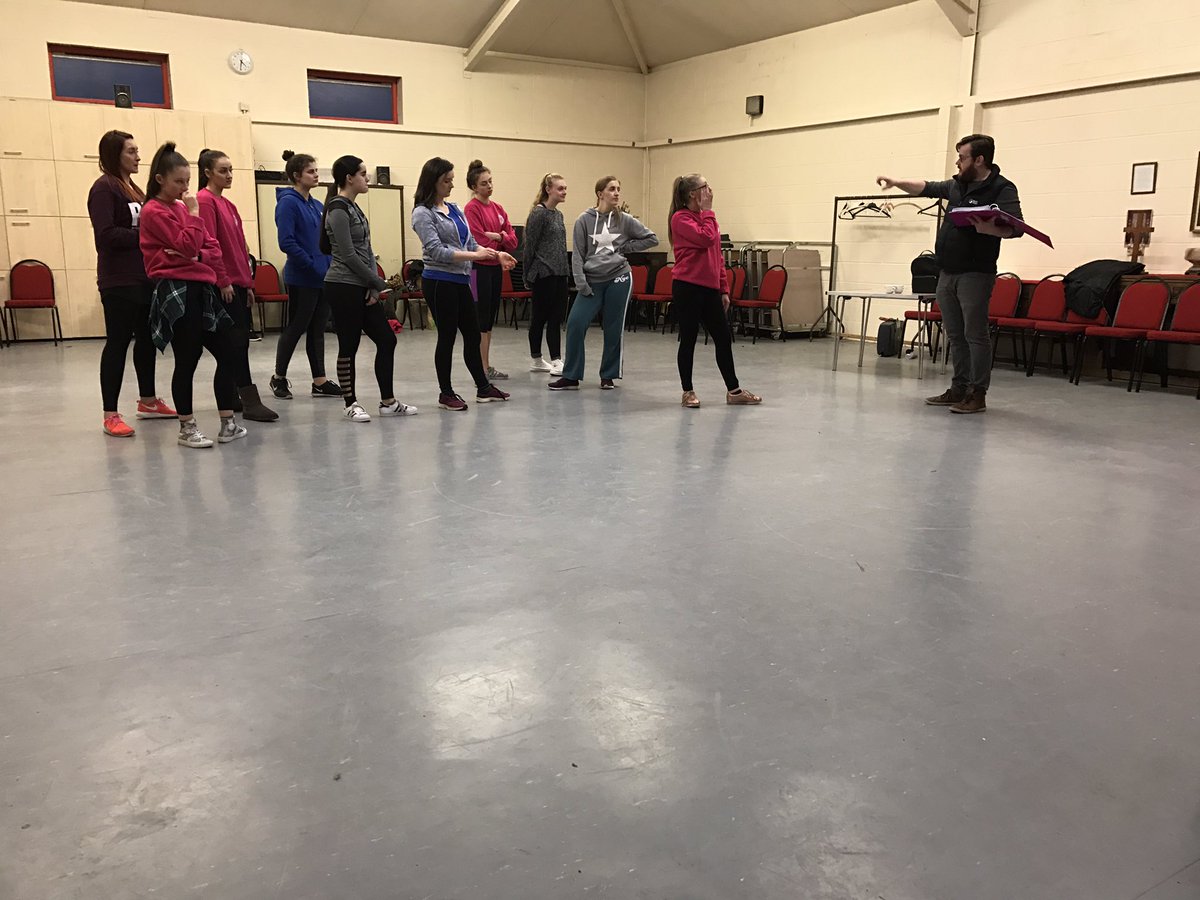 ashton_operatic's tweet photo. Lee directing the girls https://t.co/sbZMFcxdFe