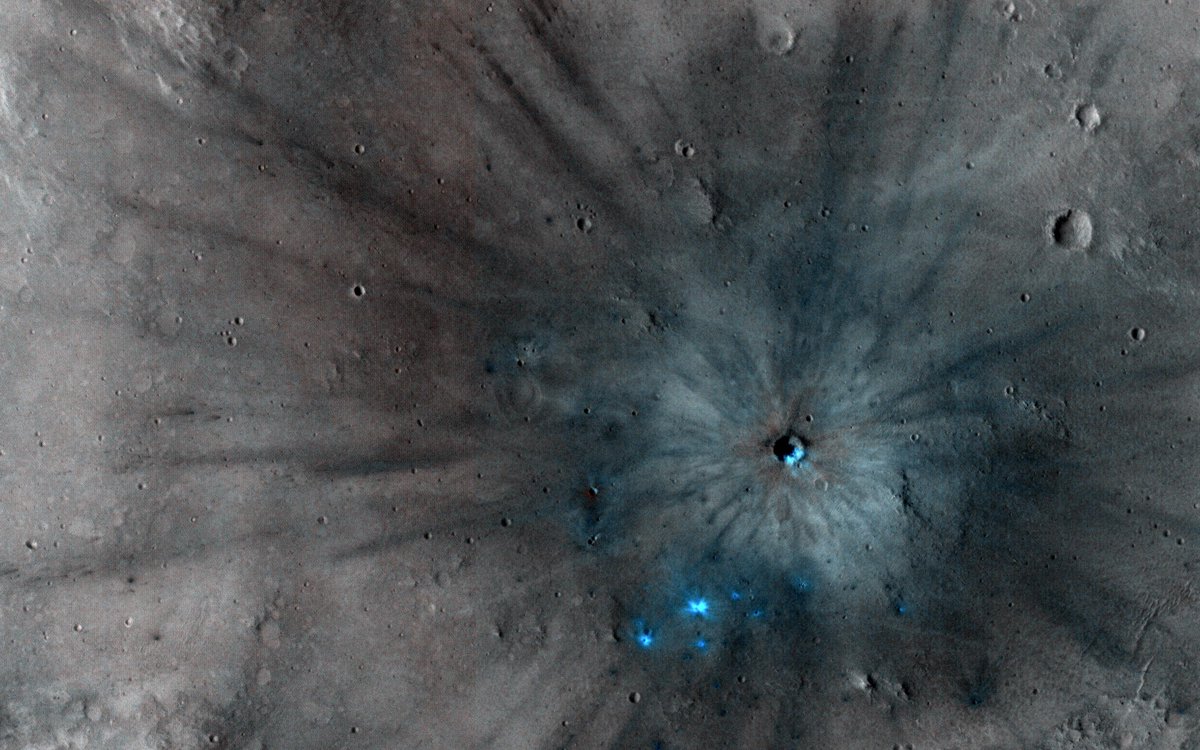 oewf's tweet photo. This new crater on Mars will help scientists study the underlying rock beneath the dust-coated terrain #JourneyToMars #BornToXplore https://t.co/xMJJsIfaGk
