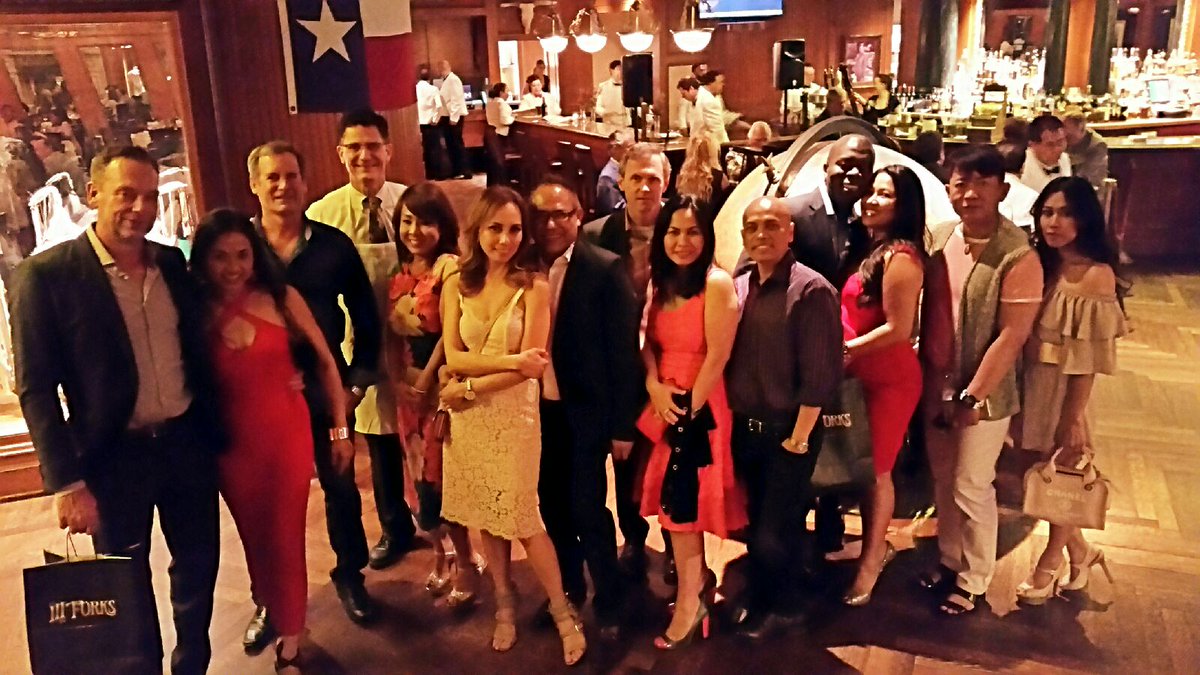 arfaha's tweet photo. Valentine's dinner at III Forks Dallas. With the Executive chef himself. https://t.co/FNzcs0y7bo