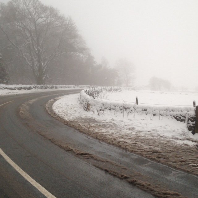 HathersageSNT's tweet photo. Road Conditions on #B6521 #Grindleford to #Longshaw road that meets #A6187 #Hathersage to #Sheffield road. #Snow #Fog ❄️🌨️ #takecare https://t.co/kqSHYo2AUR