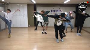 TopDragon26's tweet photo. Me listening to "NOT TODAY" #bts  #봄날 https://t.co/SnxRGInWv2