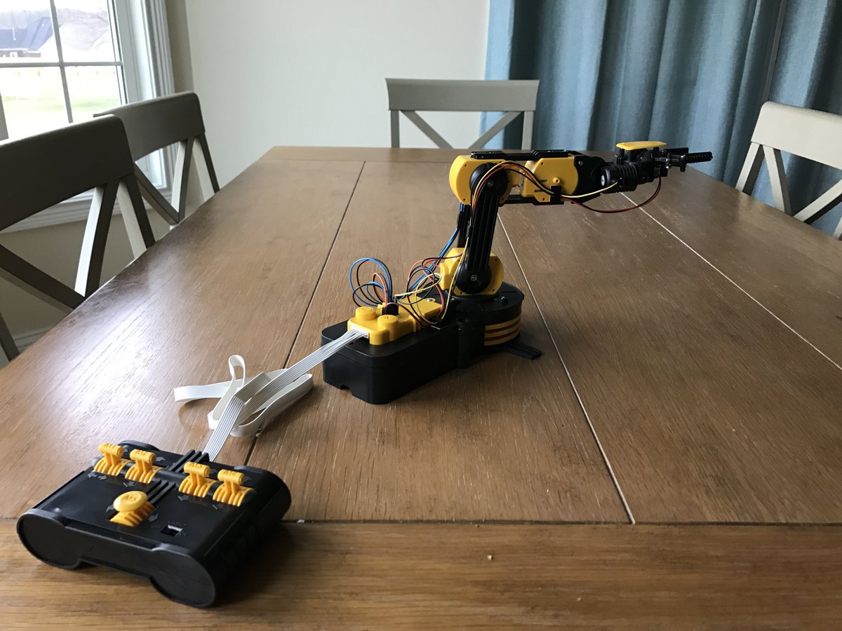 TravisNewton79's tweet photo. Thanks to @QuickTurnParts @katieb_rapid for supporting the #swugn groups and the #SWUGLE Finally got the robot.put together #sww17 https://t.co/oPGGEs3vrI