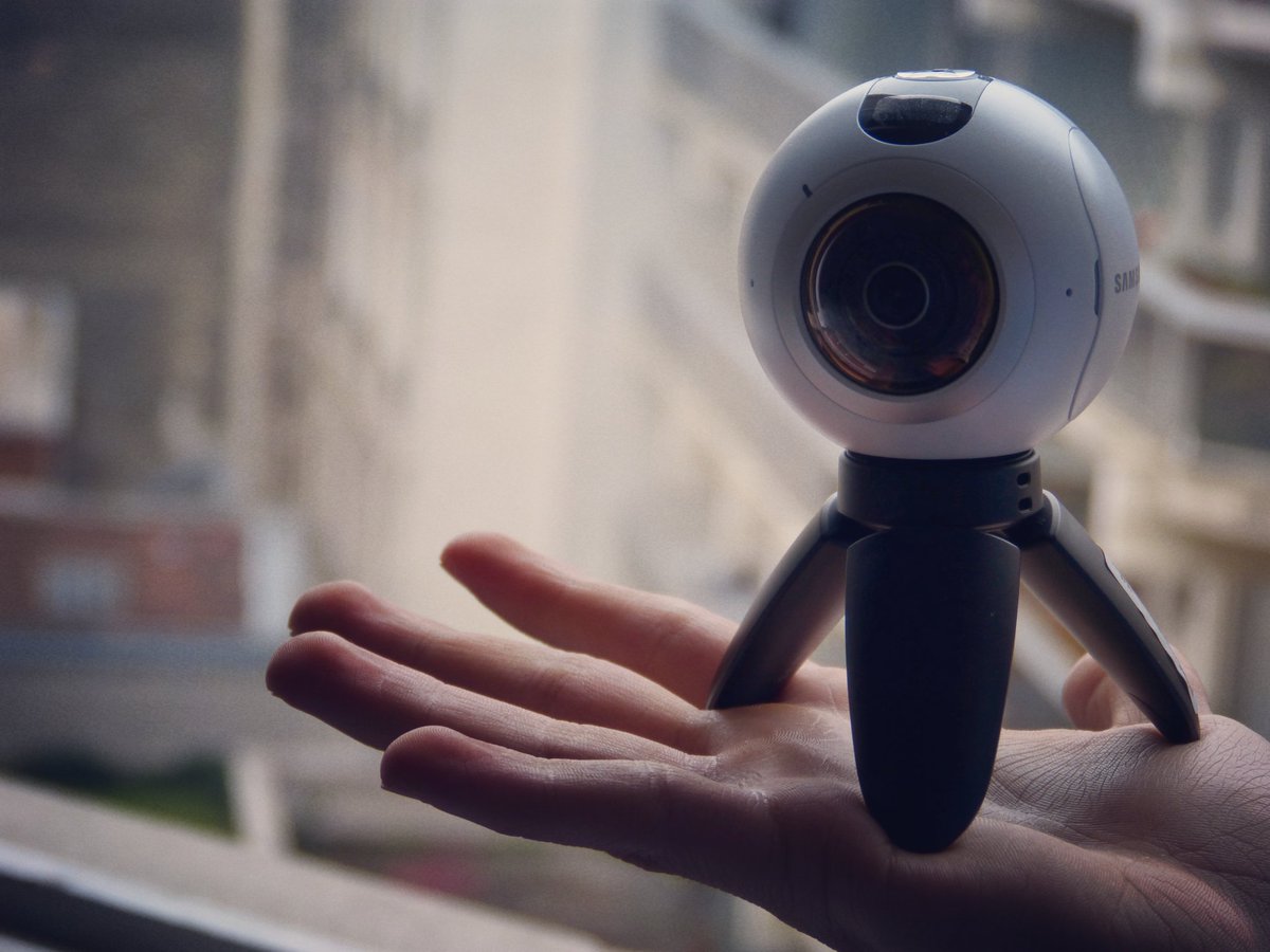 jeffbenchimol's tweet photo. New Toy ! #LetsPlayVR #Gear360 😎👌 https://t.co/54q1C1cgD6