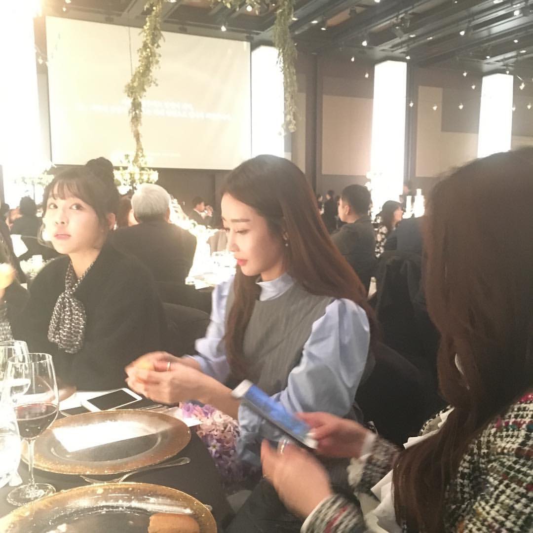 sketchbooksID's tweet photo. [Insta] @crayonpop CEO Kim Jungtae with Ellin &amp; Geummi at Soyul &amp; MoonHeejun's Wedding Ceremony  
https://t.co/iOufD5SIDm https://t.co/7uTISgjCte