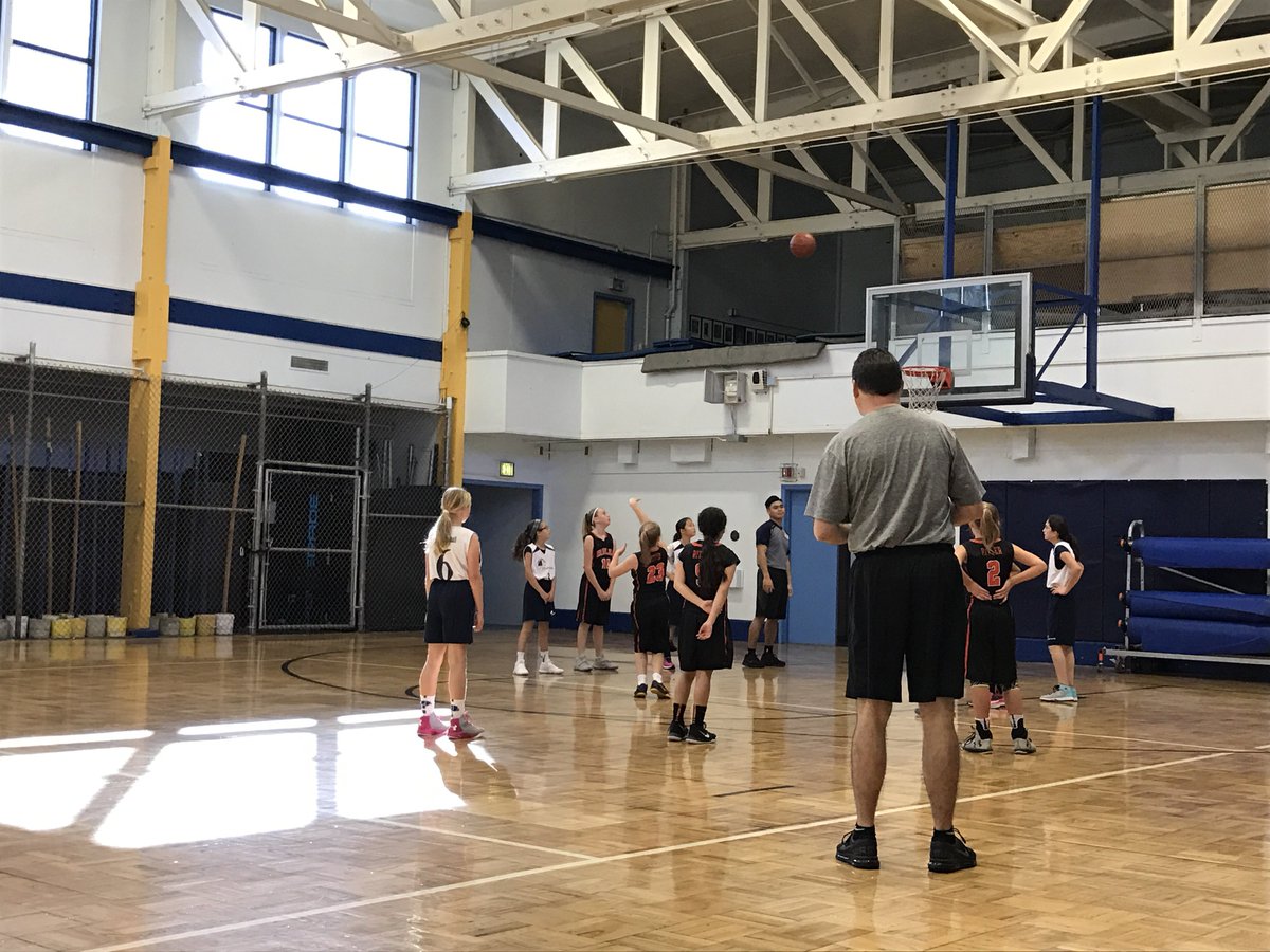 ARCHOOPS's tweet photo. Girls 5th-6th division underway at Birmingham High School #archoops #girlsbasketball #scvorioles #onegoalbasketball #arcwinterleague https://t.co/nWpumOc7eV