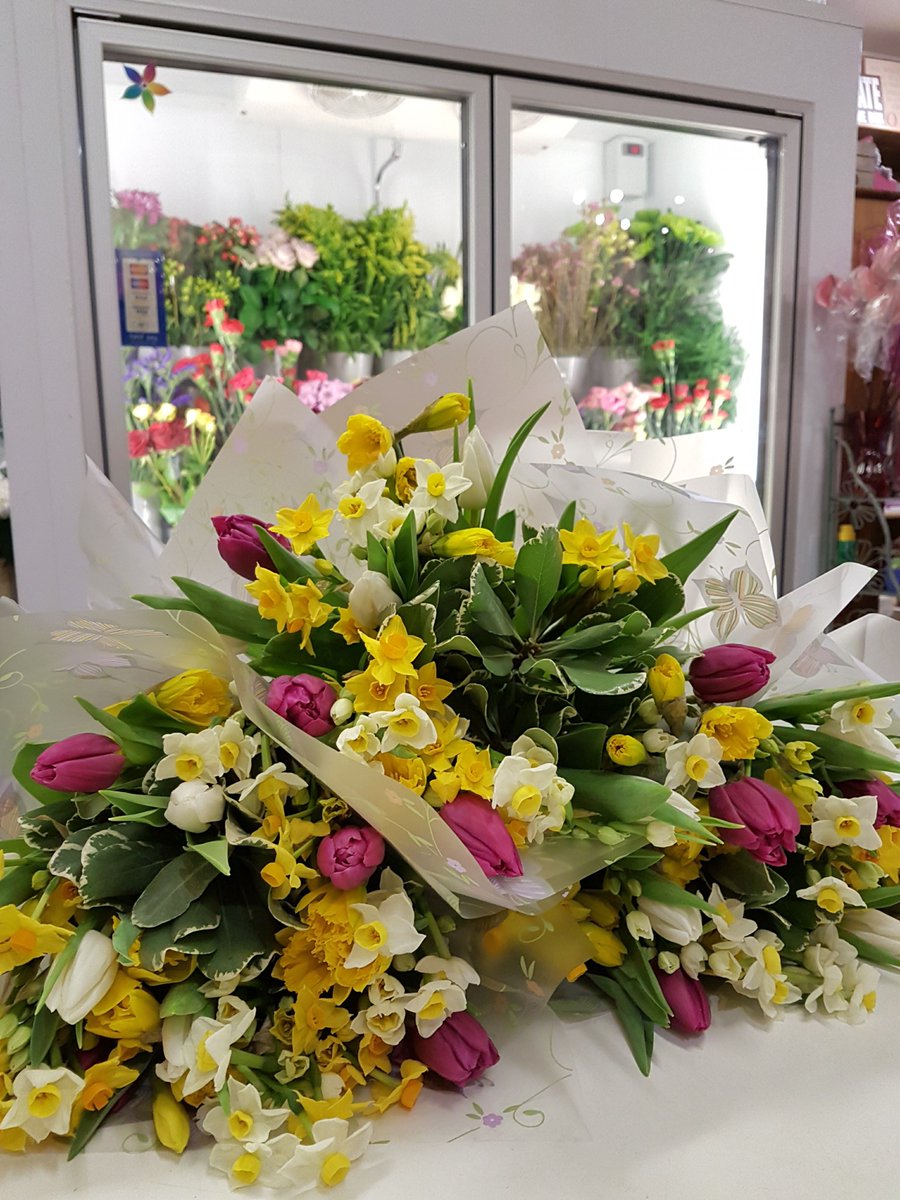 LesFleursTorbay's tweet photo. #Spring #HandTies Perfect gift or treat for yourself! :) Sniff sniff. https://t.co/fxSTWuSzWj