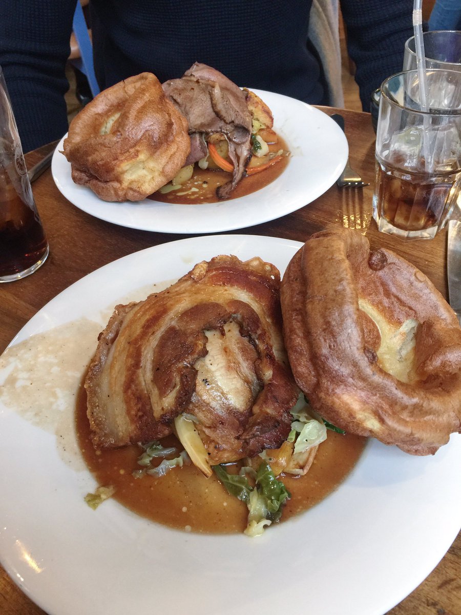 MeatblogLondon's tweet photo. #roast from my favourite @BullStreatham 👌🏽 #streatham #roastdinner #porkbelly https://t.co/DkxaRmyp9u