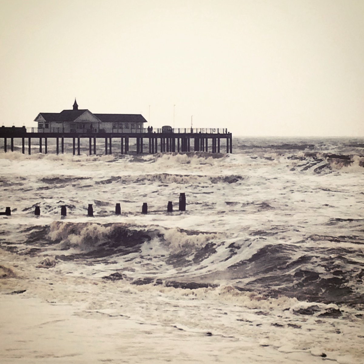 fetubini's tweet photo. The sea, the sea #suffolk #photography #winter #naturephotography #britishweather https://t.co/5utKV6e282