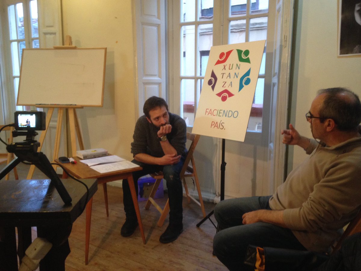 Jorge_Valencia's tweet photo. Grabando la charla de @xuntanza_  Colonialidad del poder y derecho de autodeterminación en el Ateneo Varillas https://t.co/2tqxzRxJHG