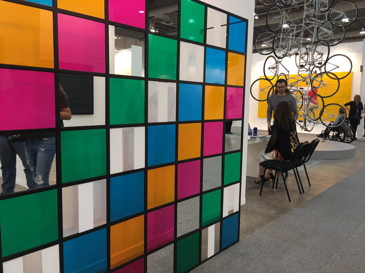 arteycultura's tweet photo. En @ZonaMaco podrás maravillarte con esta obra de Daniel Buren. ¡Hoy es el último día! ❤️💛💚💙💜 https://t.co/ww4BWp1ZnV