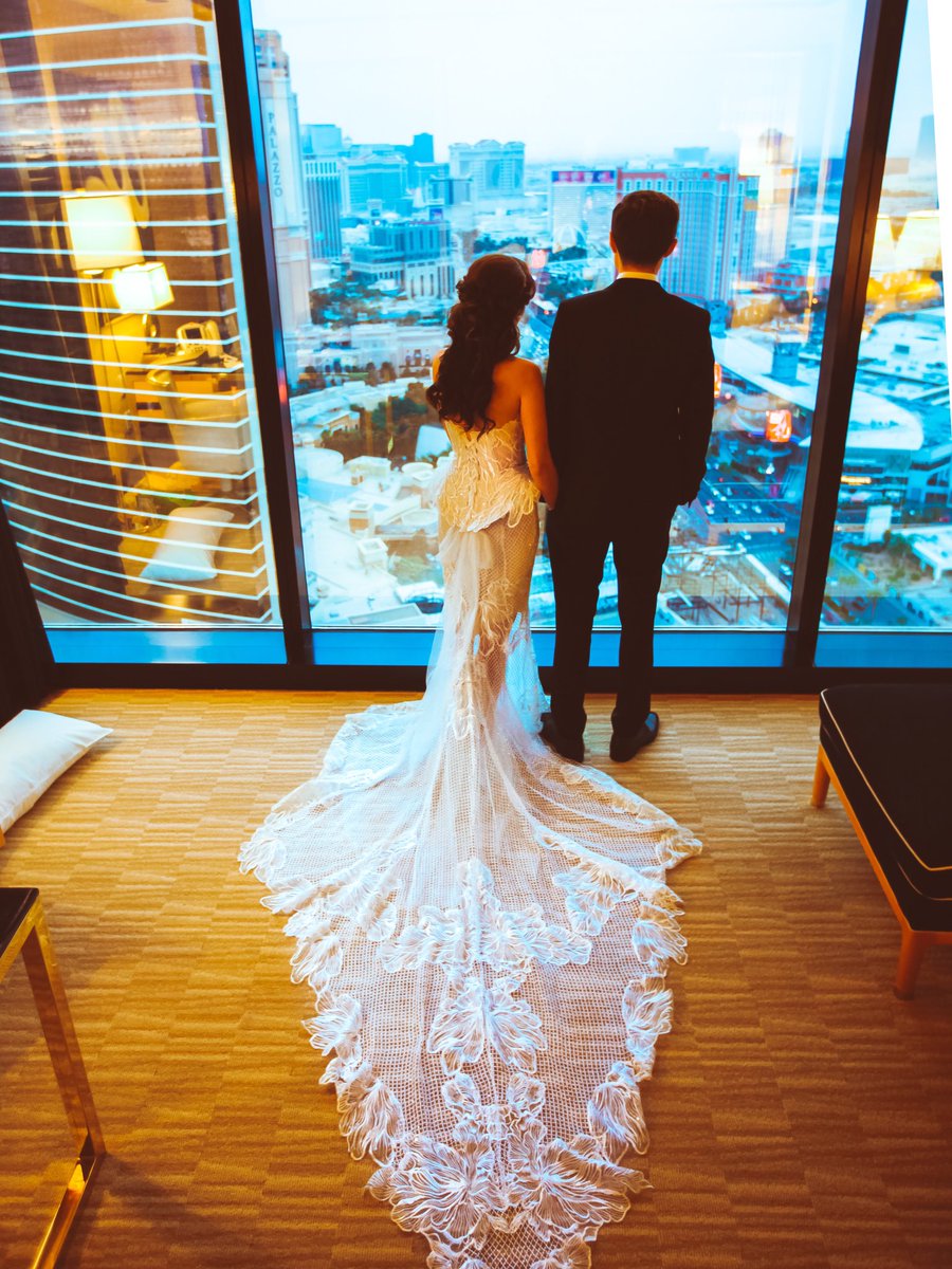 SwieSASCHA's tweet photo. Mr. &amp; Mrs K @PaolaMariaONE https://t.co/9B3nKEqEGx