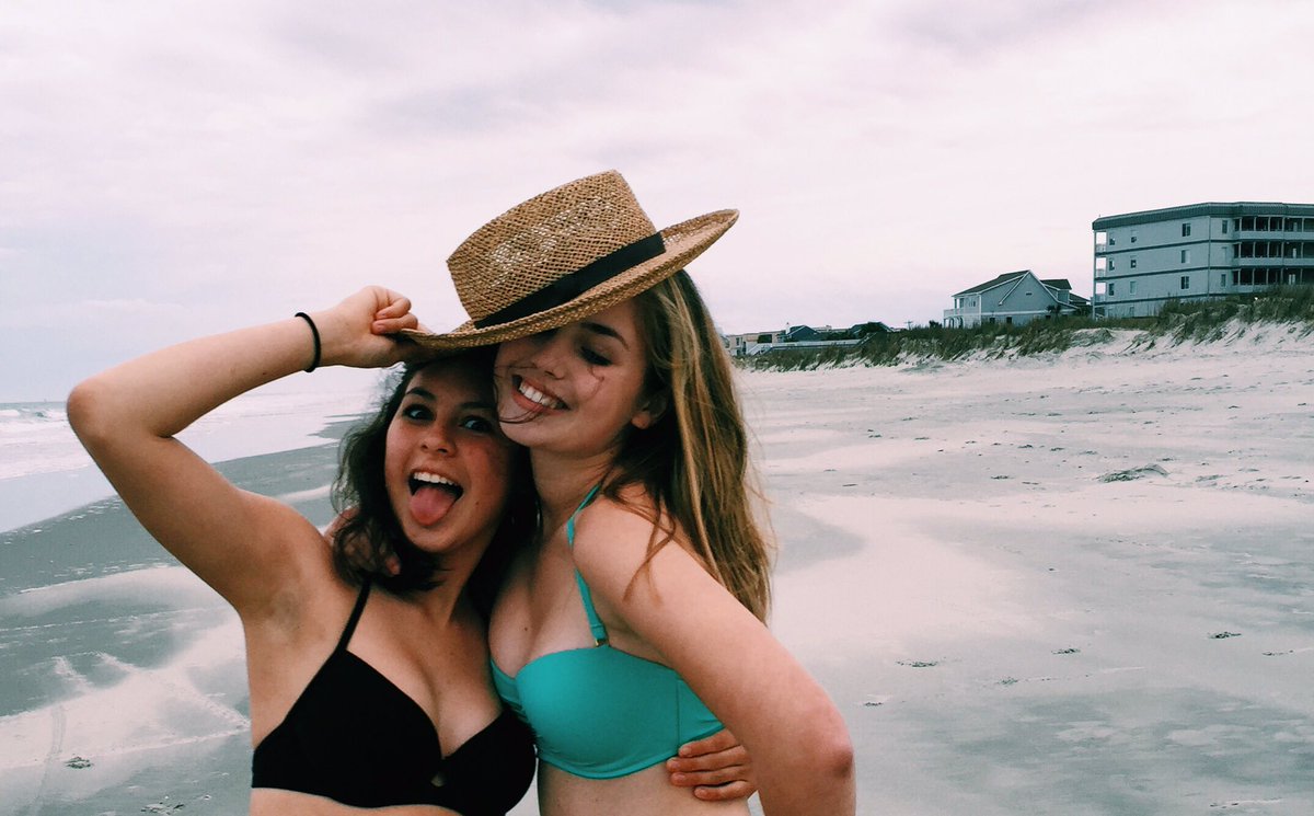 eliza_falls's tweet photo. Happy birthday @oliviacarvalloo I love you very very much https://t.co/DT4QceQh2N