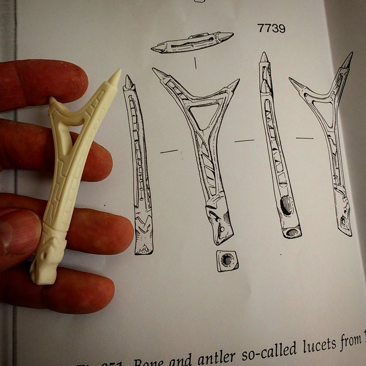 eblueaxe's tweet photo. Been #boneworking today on this interesting #viking age object from #Coppergate in #York as part of some experimental reconstructions https://t.co/cMQVB2yuO0