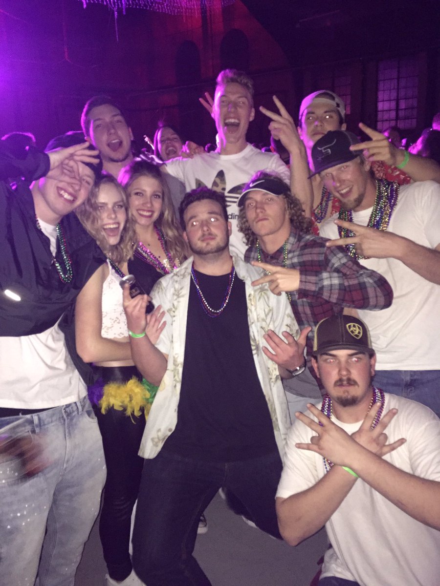 Jaronanderton's tweet image. As fun as college is, I'm ready to move back home for the summer 🎉🌞