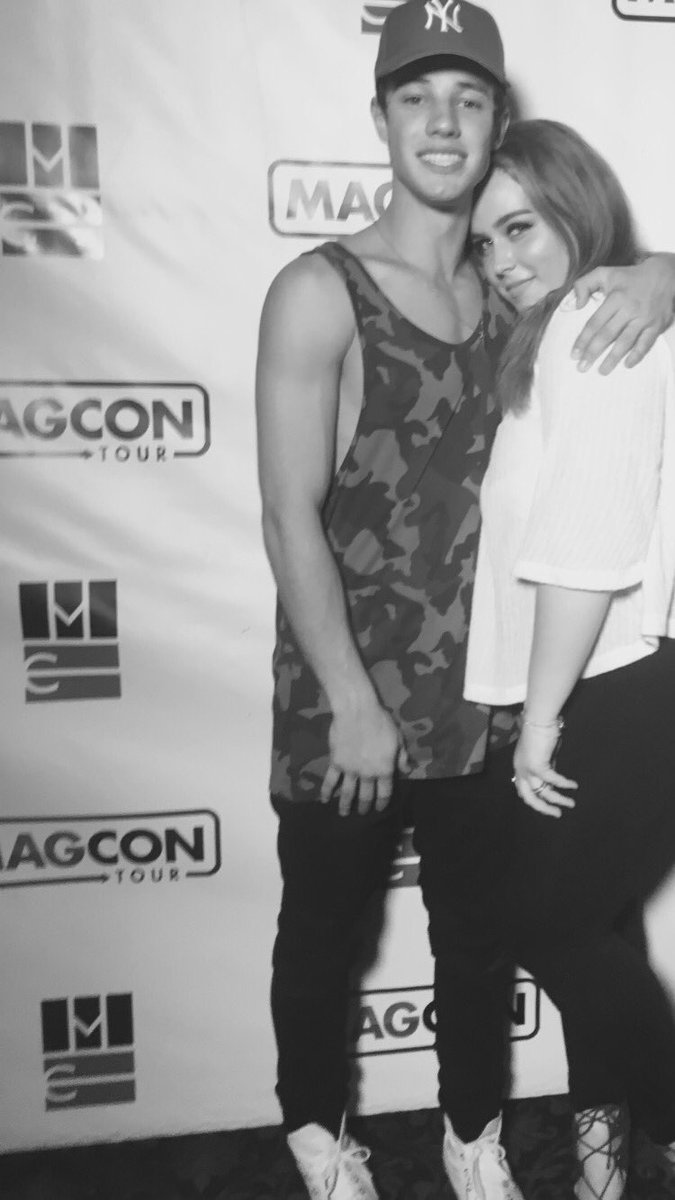 thelifeofjadey's tweet photo. yes of course cam looks great but have you SEEN my highlight / throwback to #magconmanchester 2016 ๐ธ๐ผ https://t.co/fHFqnTnxmL