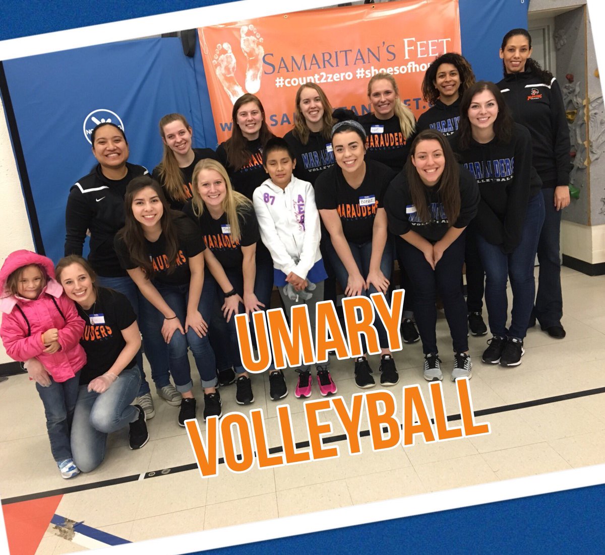 UMary_VB's tweet photo. UMary Volleyball team at the Samaritans Feet event! #UMVB #servantsofGod #wecare #MaraudersFamily #shoesofhope https://t.co/pWjAWKdrdS