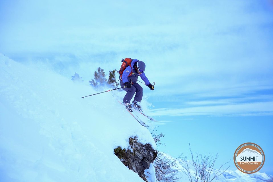 SummitPhotog's tweet image. Dropping #rocks with Gabri from @skinewgen 👌🏼 #skiing #meribel #drop #france #alps #photooftheday