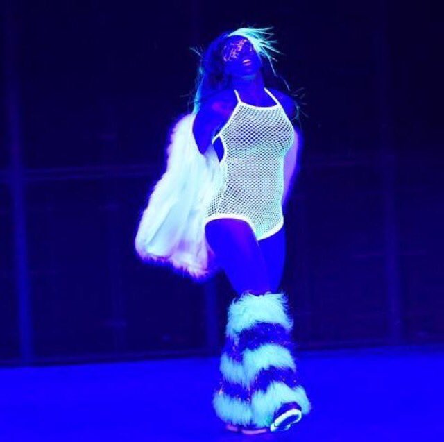 Queeen_Gigi's tweet photo. @NaomiWWE Makes us Proud Tonight and take away that #WomensTitle from Alexa 💚🖤💚 #naomiforchamp #FeelTheGlow #EliminationChamber #Teamnaomi https://t.co/BvEULwNVrx