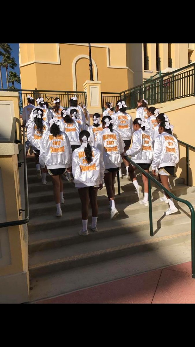 CourtEble's tweet photo. Congrats @TEAM_Burlington 💛 https://t.co/vgdUWSBjW4