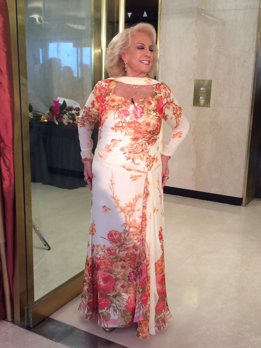 diarioshow's tweet photo. 🎤🍽🎼 @mirthalegrand se despidió de Mar del Plata al ritmo de @BLanzelottaOK https://t.co/o9h97LHCaq #Mesaza #brianconmirtha https://t.co/haHmFxmM6x