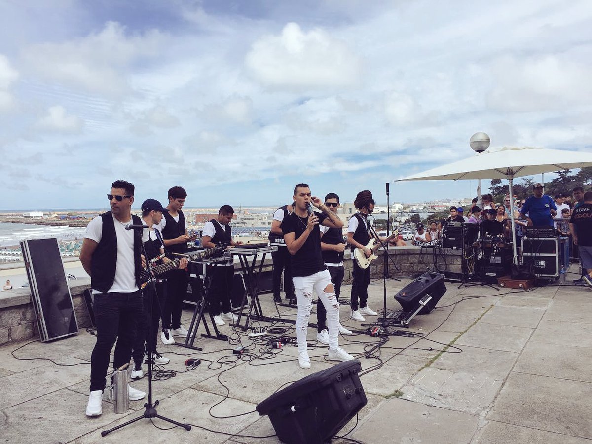 diarioshow's tweet photo. 🎤🍽🎼 @mirthalegrand se despidió de Mar del Plata al ritmo de @BLanzelottaOK https://t.co/o9h97LHCaq #Mesaza #brianconmirtha https://t.co/haHmFxmM6x