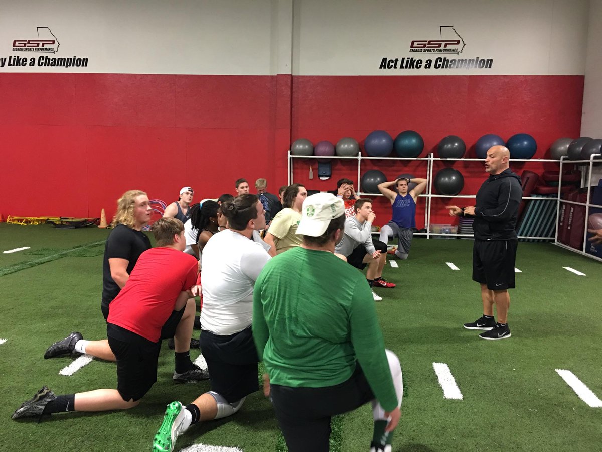 CoachEarl_'s tweet photo. Talking college camps , preparation and consistency with work ethic to these young ballers #GSP #differenceinthedetails #CoachEarl #Blessed https://t.co/SX6Q7ZjelH
