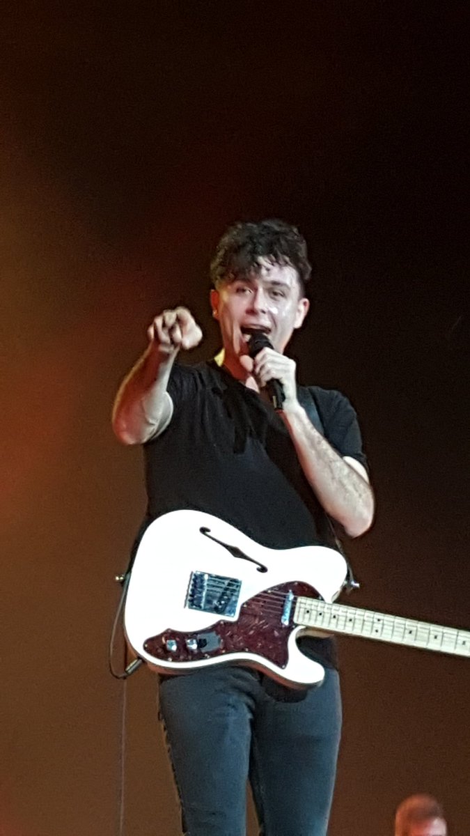 dyannrusaw's tweet photo. Hi Max! Nice seeing you again on Friday night in Hamilton! #wickedshow #ArkellsHamOnt https://t.co/HG0V8jyk78