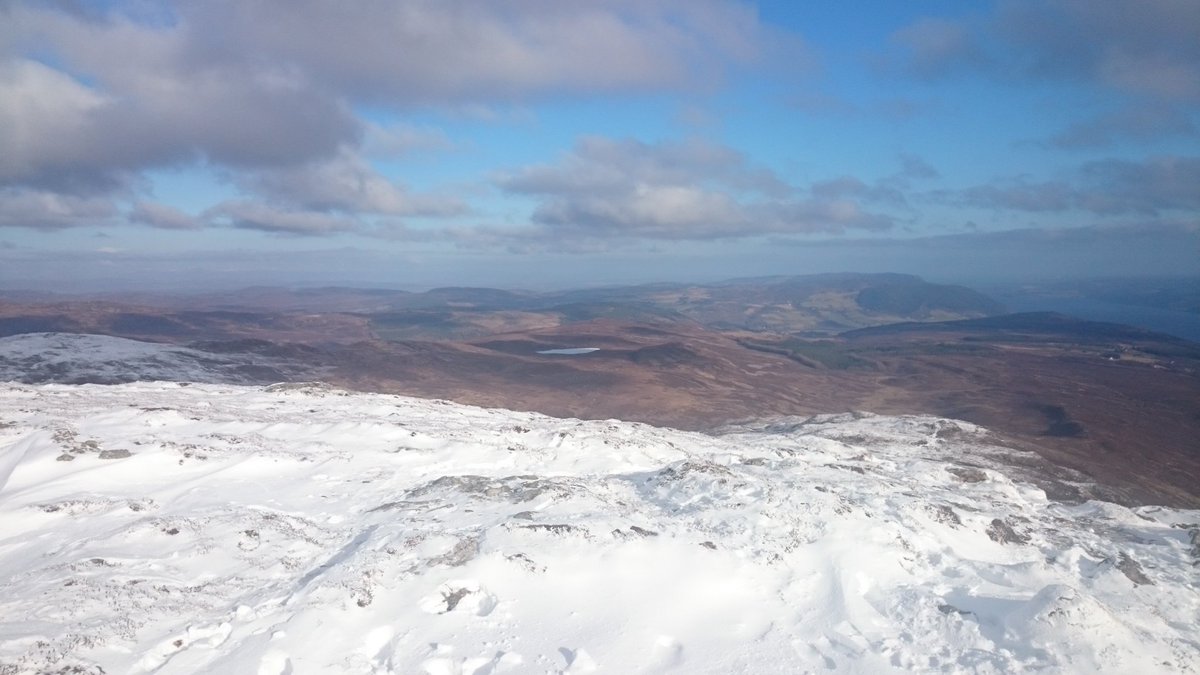 HI_Voices's tweet photo. Blew a few cobwebs today climbing up Meall Fuar-mhonaidh, near Drumnadrochit. It was a beautiful but cold day for a hike. #LochNess https://t.co/n47FyJUHoy
