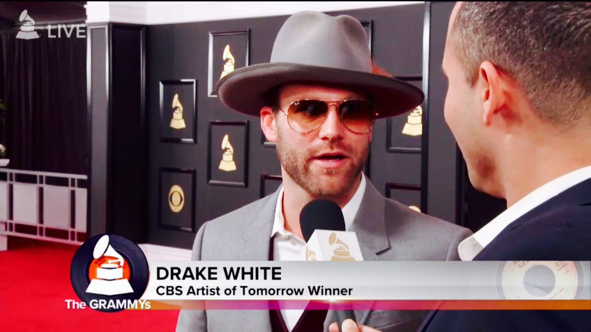 DrakeWhite's tweet photo. I'm from the future. #grammys2017 https://t.co/QGGgWXzzSC