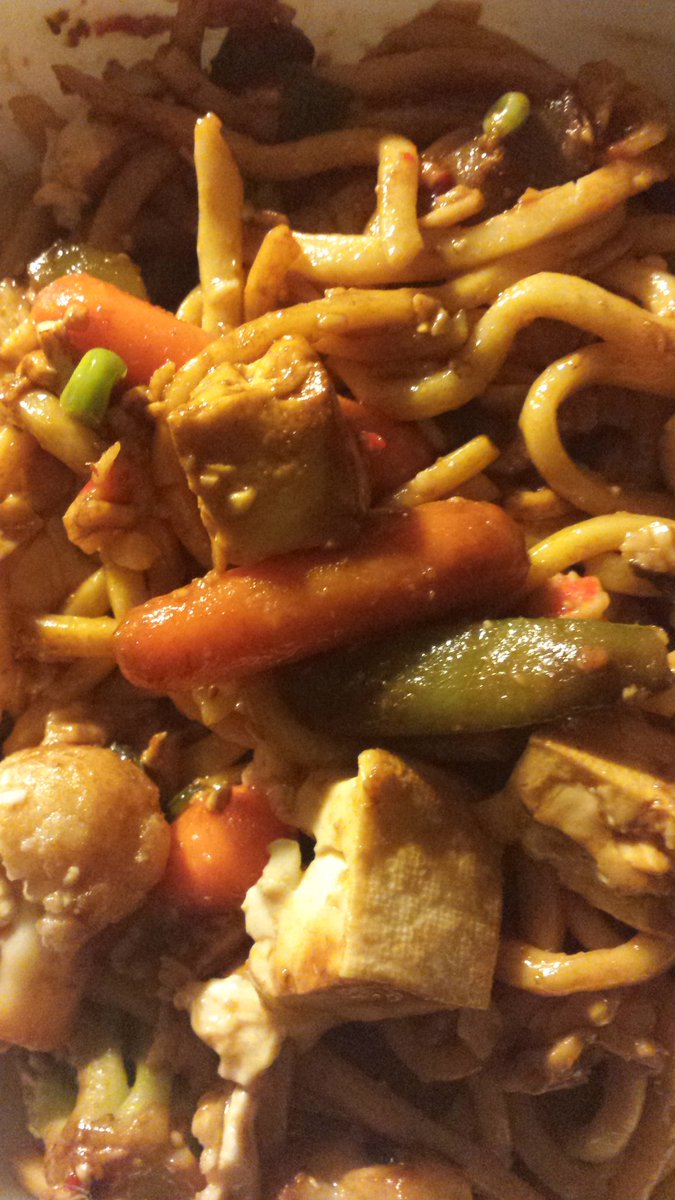 DanielleT1979's tweet photo. Veggie stir fry with Tofu! Better then you think! #NomTime https://t.co/CuyuFdFSnW