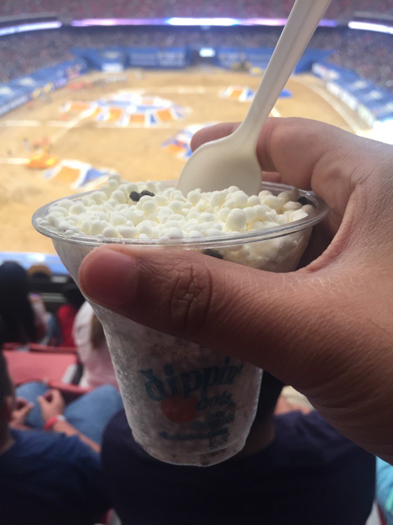 willsaladtsar's tweet photo. Eating some ice cream of the future. @seanspicer #alternativeeats https://t.co/aFDaRy7qAW