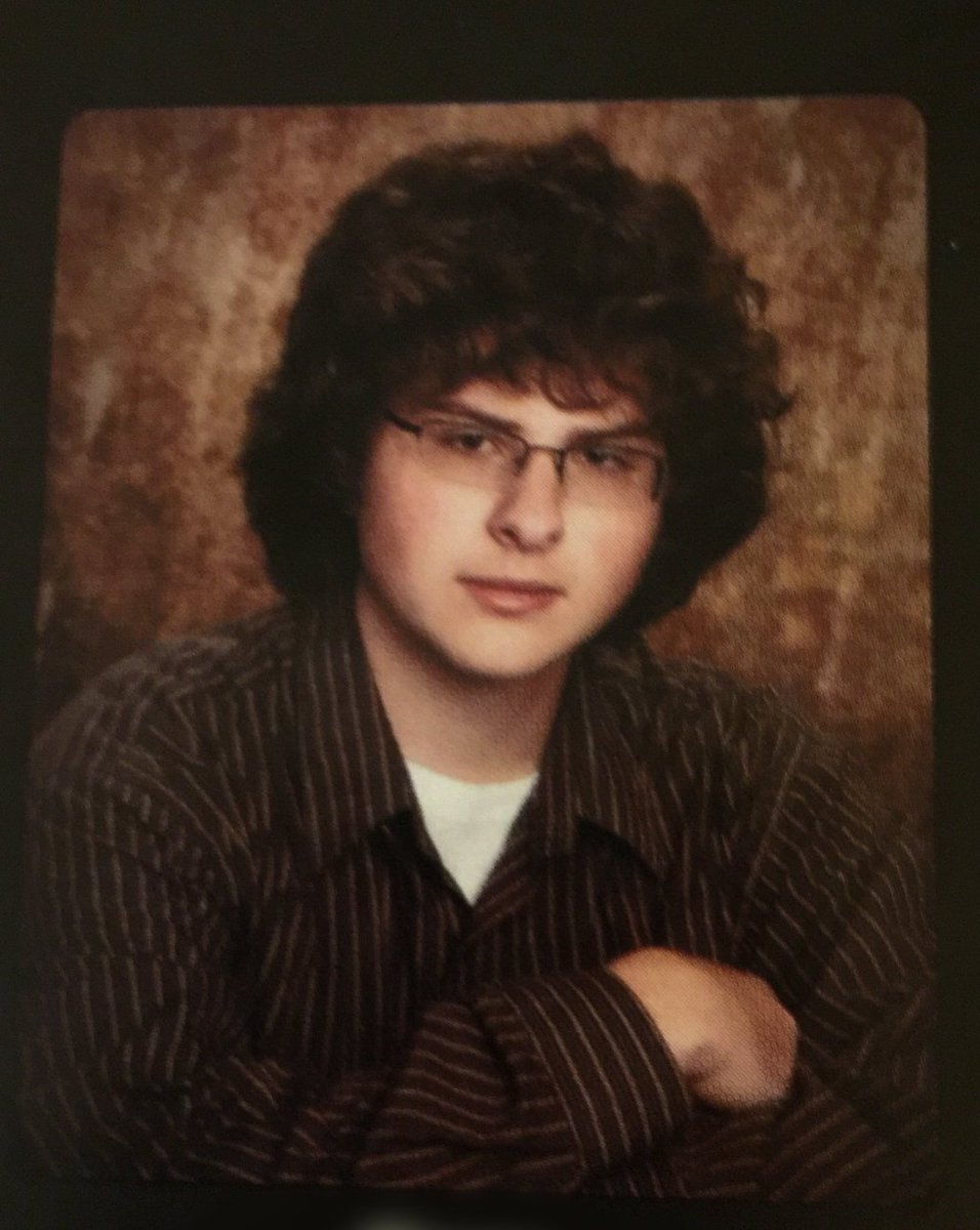 YourPalRoss's tweet photo. Your hangin with your fwends and this guy slaps your grills ass? what do you do? https://t.co/841Y87rB9Y