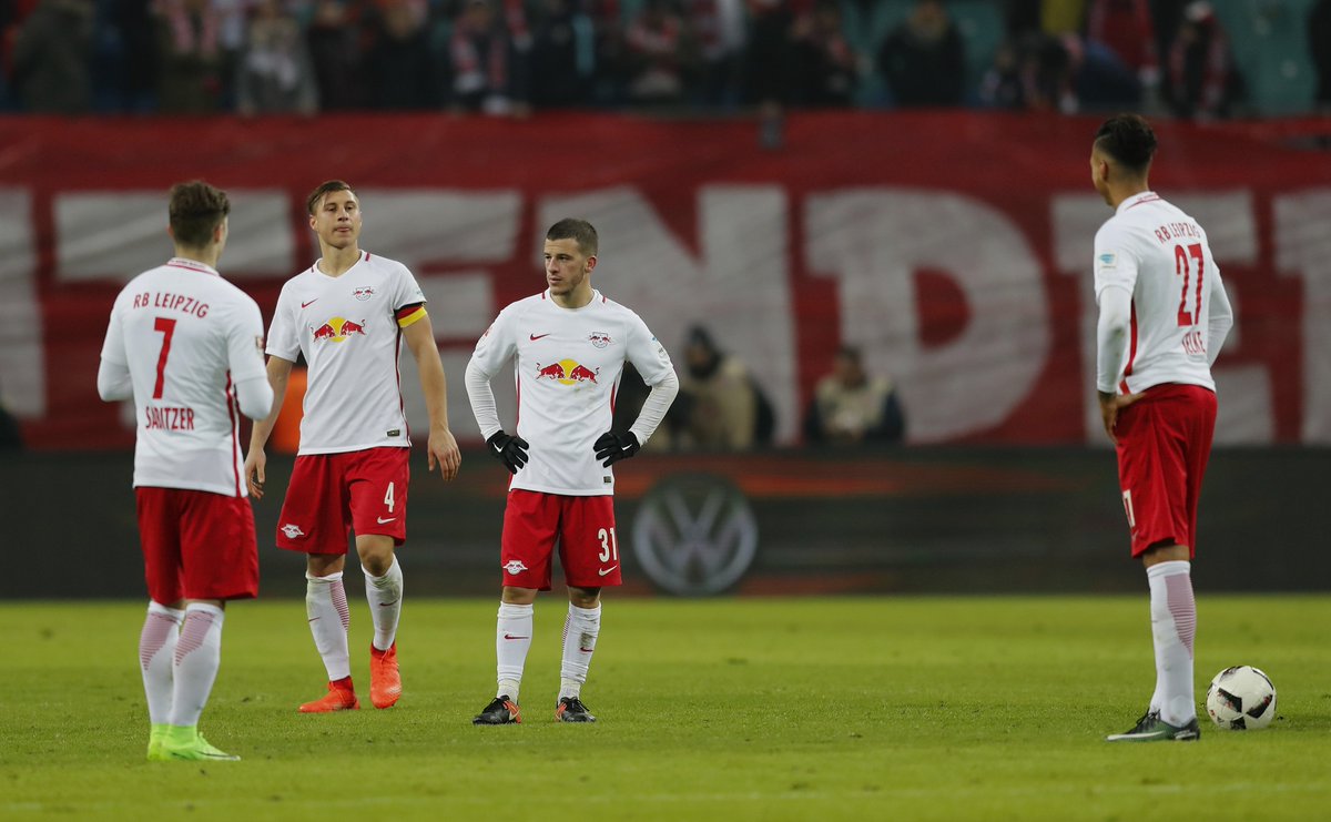 OptaFranz's tweet image. 2-7 – For the 1st time in #Bundesliga history, all teams between 2nd and 7th place in the table lost on the same matchday. Novelty.