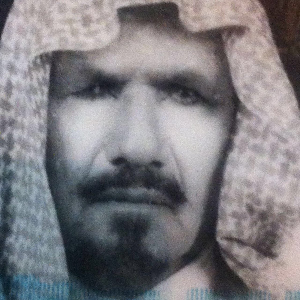 M_HABIIS's tweet photo. يالله عسى الماطر الي كثرت أخباره
يبطي على نجد ويسيل مرابعها

ويسقي قبر شايبٍ من غاب عن داره 
تفتقده #الجمش والديره وشارعها 

#محمد_هابس https://t.co/GDHpVkHeC9