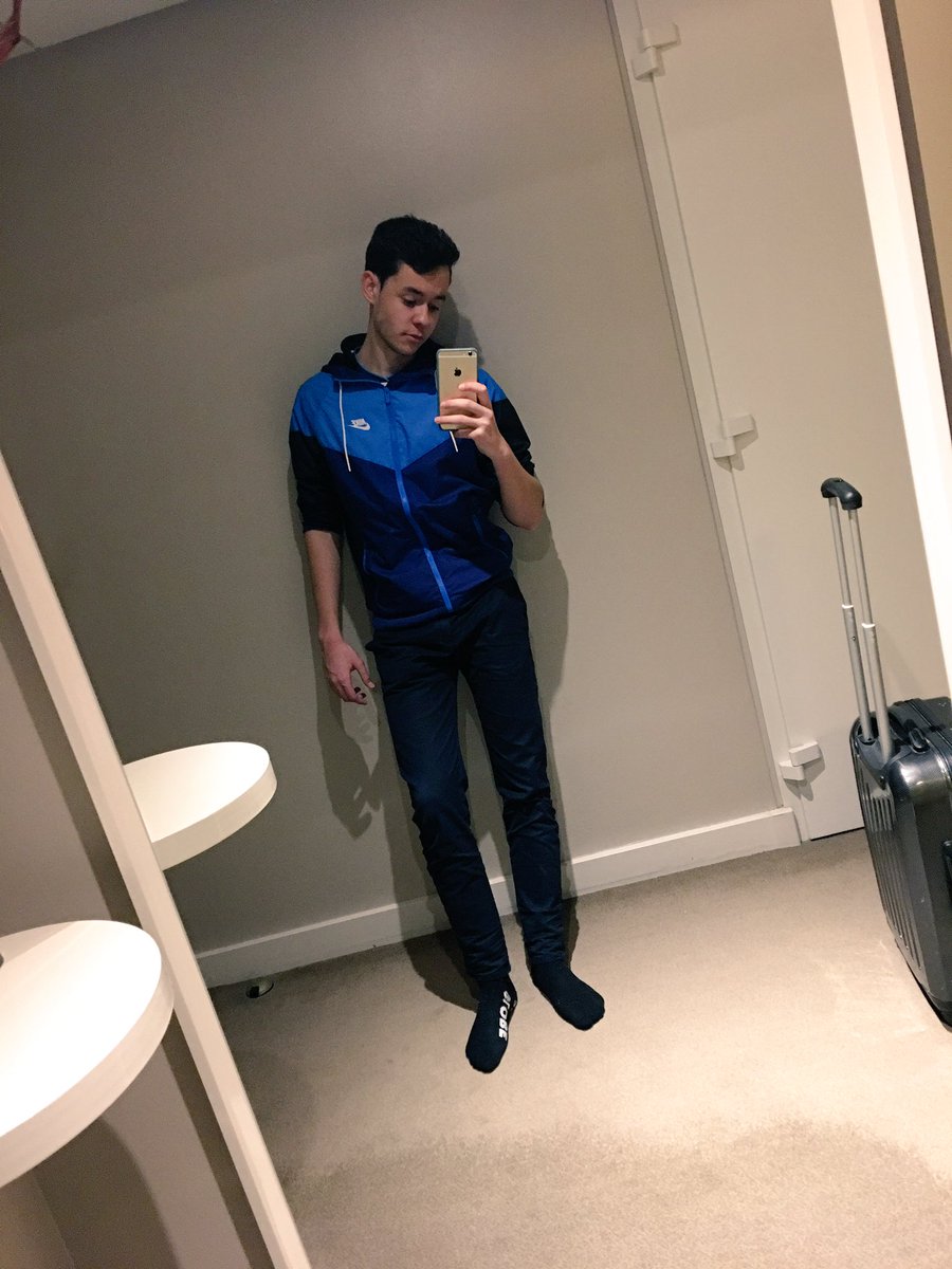TheGrefg's tweet photo. Ya estoy en el hotel! (Mi maleta tb!!) ✌🏻️😊

Una última cosa antes de ir a la cama y morir... Esta noche tenéis un Súper Vlog en el canal 🏂💨 https://t.co/hUToTSgvge