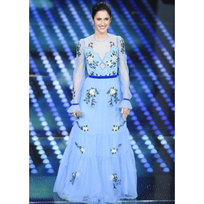 lodocomello's tweet photo. Let it go let it go💙@VivettaVivetta  @LouboutinWorld _ 
Styling:BarbaraValentini 
Hair&amp;MUA: @pesciolina82 
#Sanremo2017 #IlCieloNonMiBasta https://t.co/P4SDBS7E9U