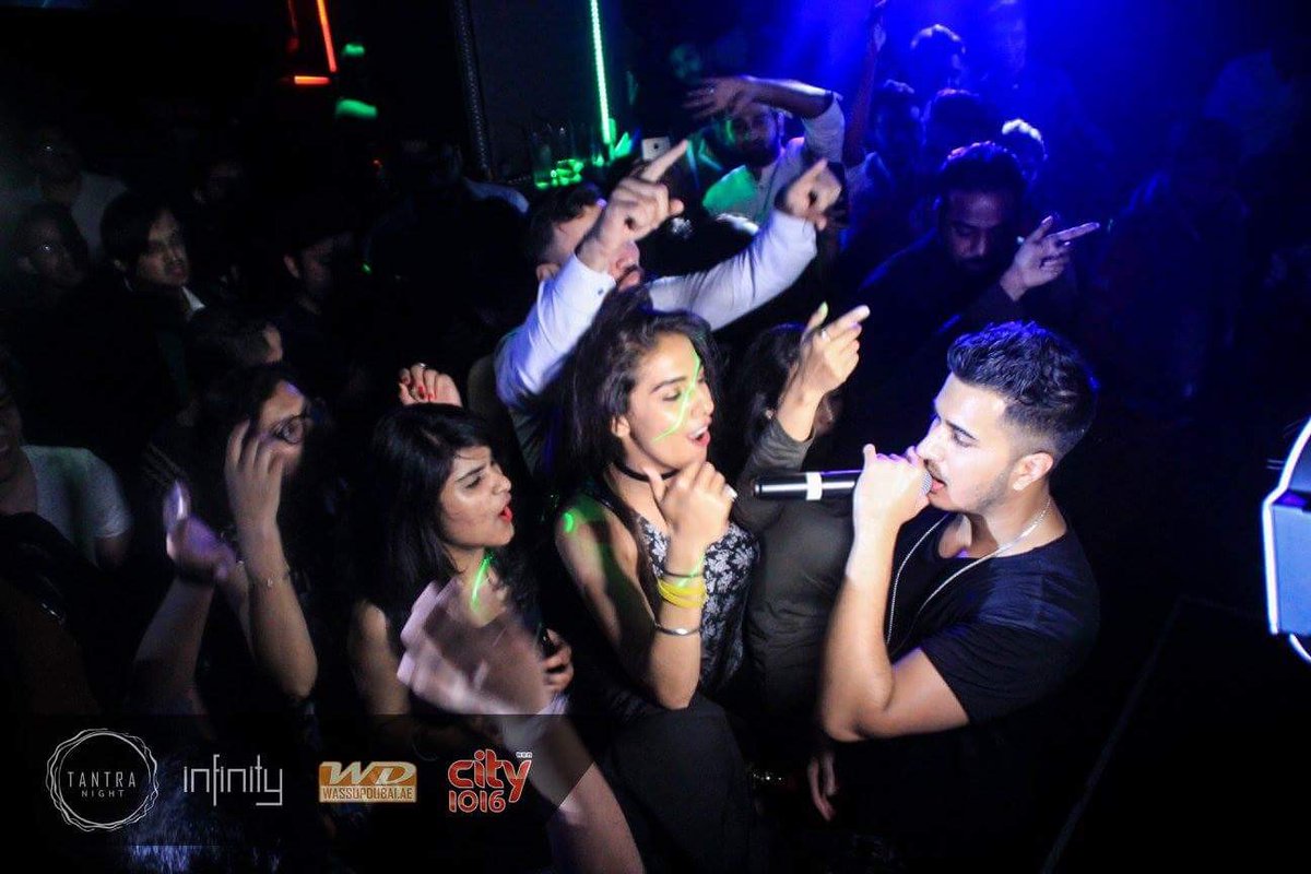 ghstbuster's tweet photo. Love it when you make crowds go crazy with ur outstanding LIVE performance @ArjunArtist👌❤🙌 #ArjunRocks✌ https://t.co/dB4qknvntN