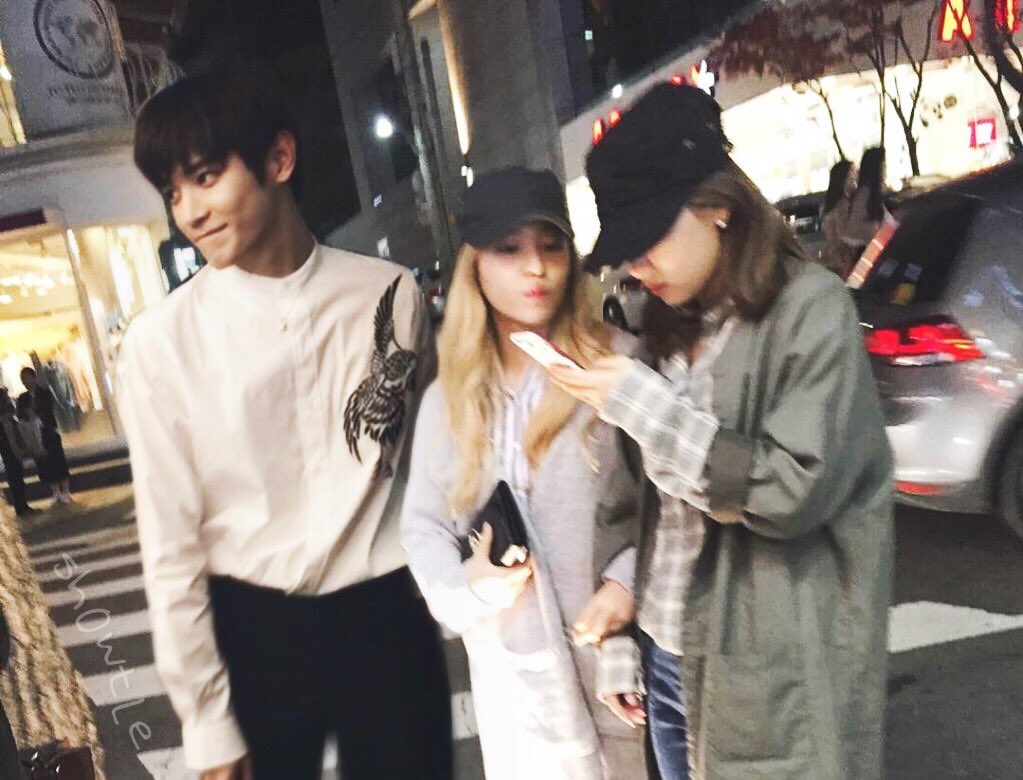 sh0wtle's tweet photo. TaeRi date~ Taeyong looks like he's the one third wheeling
#seulgi #yeri #taeyong #nct #redvelvet #nctvelvet #date #nctrv #rv https://t.co/VilaPMdf87
