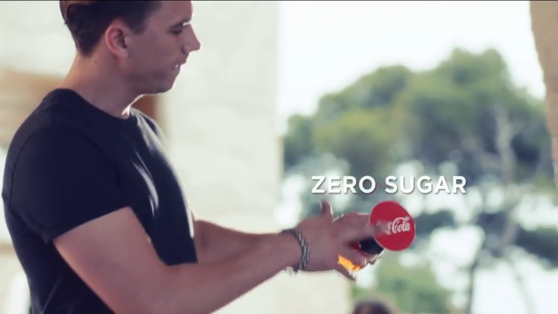 "Deze cola is eigenlijk precies hetzelfde als die andere, behalve het etiket." Transparant hoor, van Coca-Cola #hocuspocus