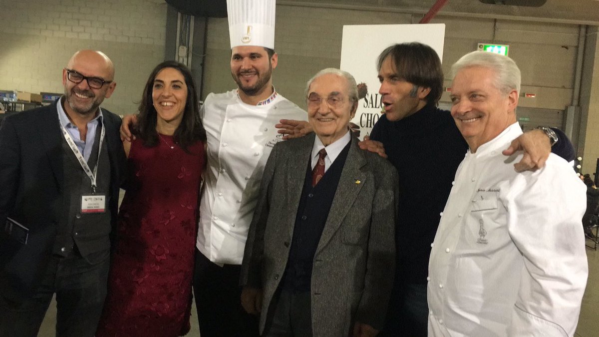 Una bella occasione per condividere l'amore per la didattica, oggi al #SalonduchocolatMI con allievi e maestri sul palco con <a href="/Panna975/">Anna Prandoni</a>