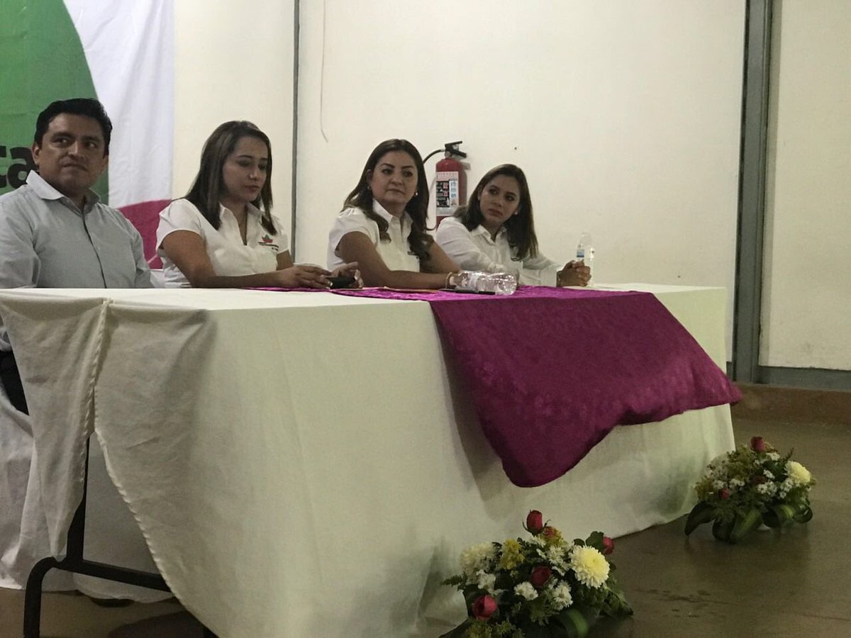 OmachChiapas's tweet photo. Hoy tomamos protesta a la estructura del municipio de Tuxtla Chico. Juntas impulsaremos el desarrollo de nuestras mujeres. https://t.co/3N7i5nTshD
