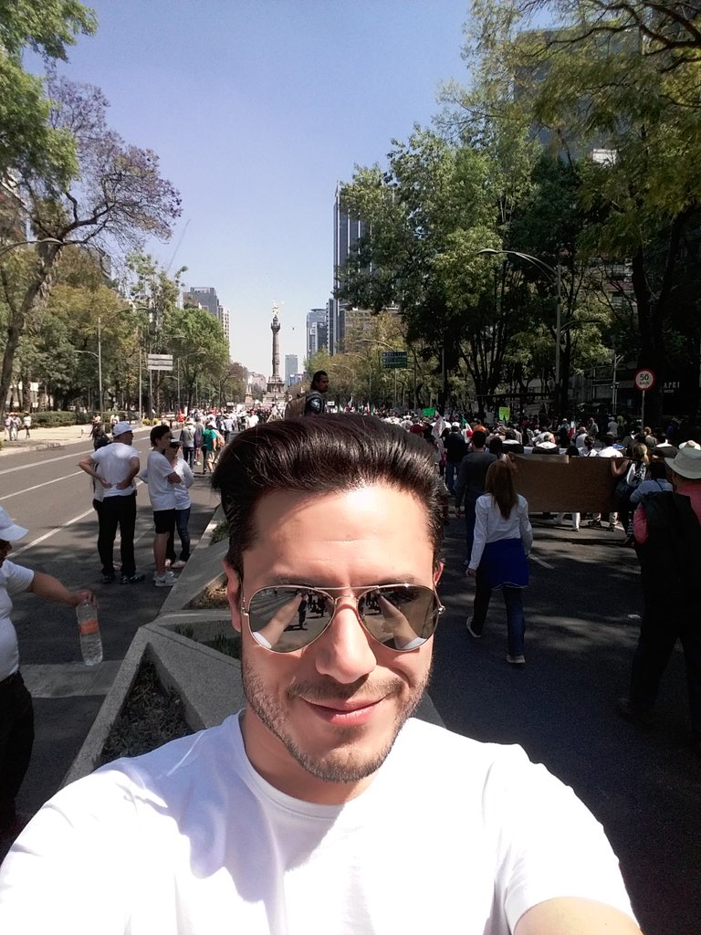 Lozancar's tweet photo. SIEMPRE HAY ALGO BUENO Q APRENDER Y MEJORAR. ESTA ES UNA GRAN OPORTUNIDAD! #vibramexico #mexico #sermejores #diversidad #respeto #union https://t.co/4zdyDU92kP