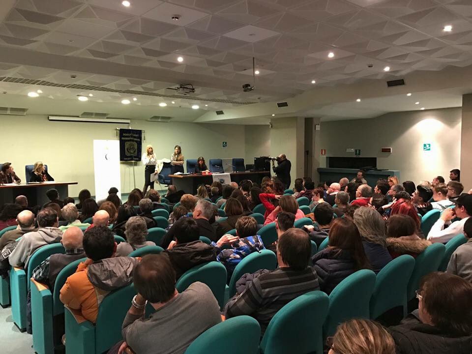 SoroptimistAp's tweet photo. Assegnazione borse di studio ai ragazzi delle scuole del comune di Arquata del Tronto. #terremotocentroitalia @SIItalia https://t.co/fiLNRQBNyn