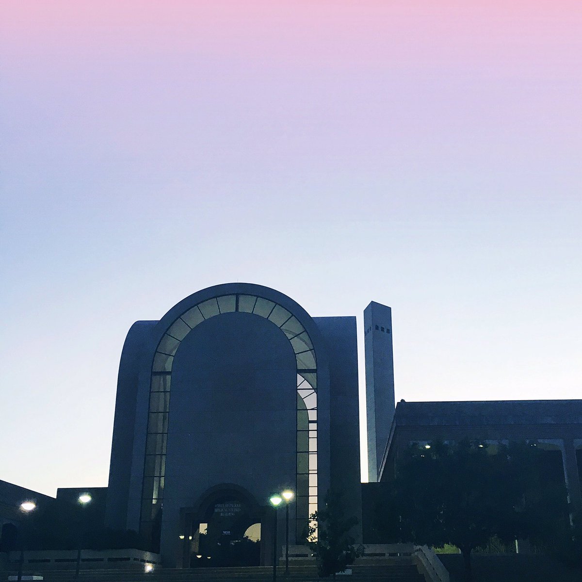 kennediross's tweet photo. Chapel on the hill is my favorite spot on campus, especially when there's a perfect Abilene sunset. #jmc367 https://t.co/EW3t9vcSj4
