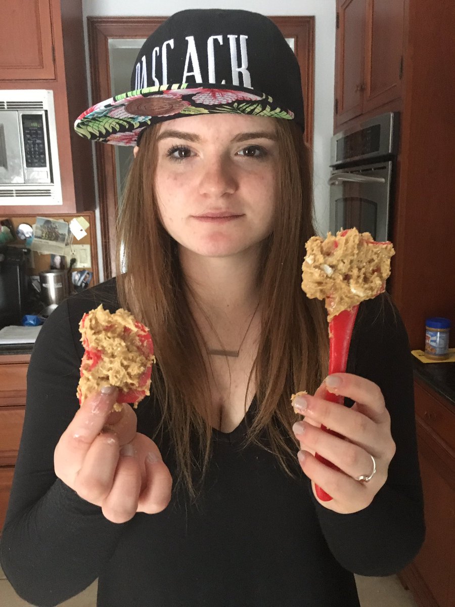 JeMOffical's tweet photo. Hardcore baking? I think so...we lost a proud memeber of the baked goods in the hood clan R.I.P. Red Rubber Spatula❤ https://t.co/r6ZG1UKKTB