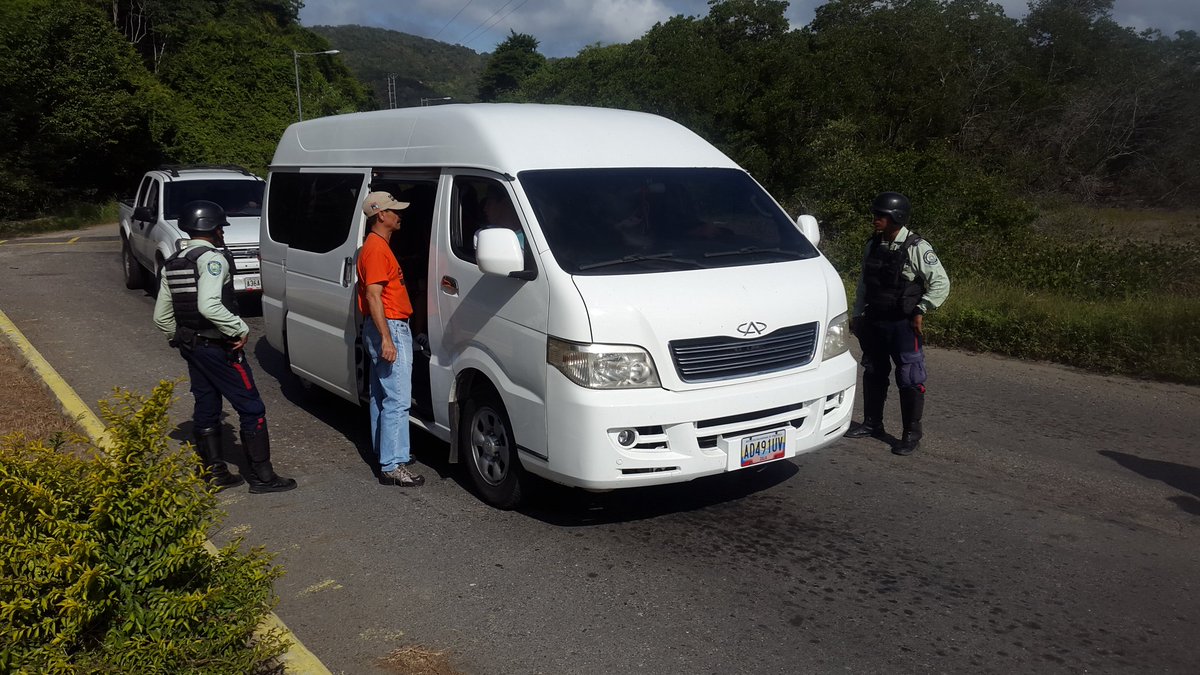 mbastidas65's tweet photo. En punto de control Patanemo operativo cumpliendo instrucciones del Alcalde @jcbu72 https://t.co/cvghPO9JE4