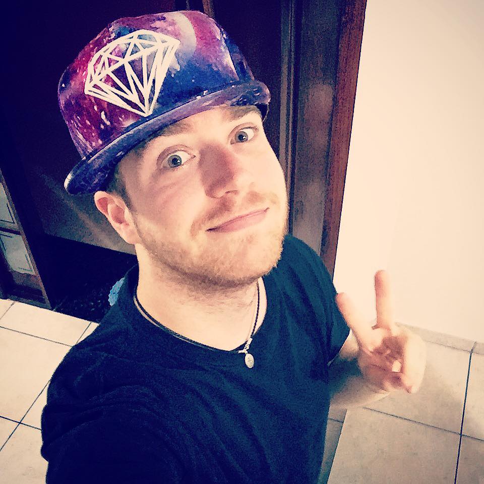 Turmichas's tweet photo. UM RT=UM VOTO 
#KCAPersonalidadeBR #LubaTV https://t.co/D0ZGHHOdx4