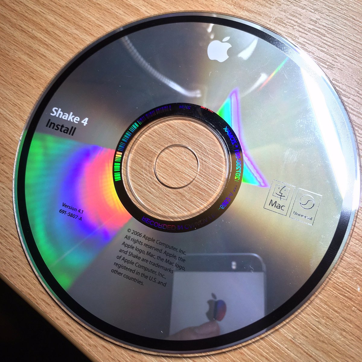 HugoCGuerra's tweet photo. Cleaning my office and and found Apple Shake 4 install disk! #shake4 #appleshake #vfx #Compositing @TheFoundryTeam @Escape_Studios https://t.co/2ywpj9Itv4