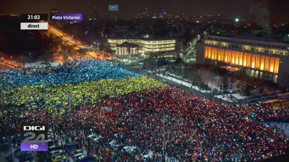 DragosIonita's tweet photo. #Bucharestprotest: Several thousand protesters make tricolour flag in Victoriei Square: https://t.co/3hA9qV2RDt
https://t.co/4bk04Aex4N